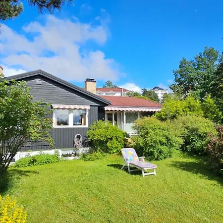 Large Private House Close To Metro *