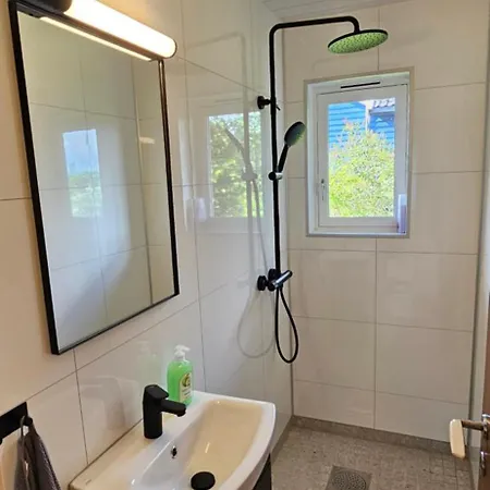 Large Private House Close To Metro
