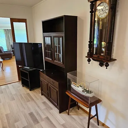 Large Private House Close To Metro 別荘