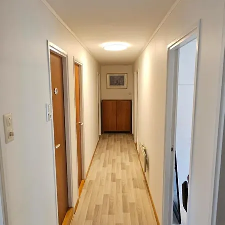 Large Private House Close To Metro