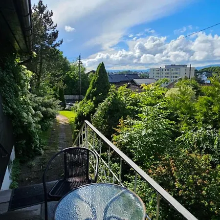 Large Private House Close To Metro *